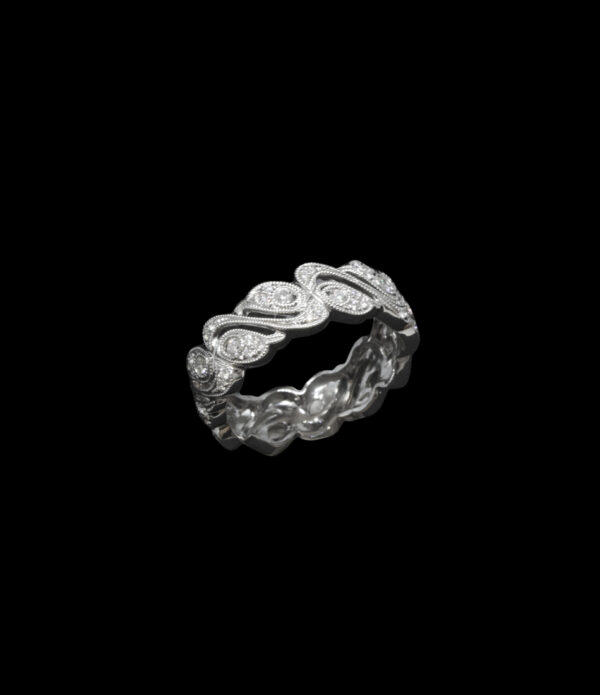 WEDDING BAND DELICATE UNIQUENESS